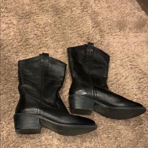 Garturo Chiang riding boots like new!